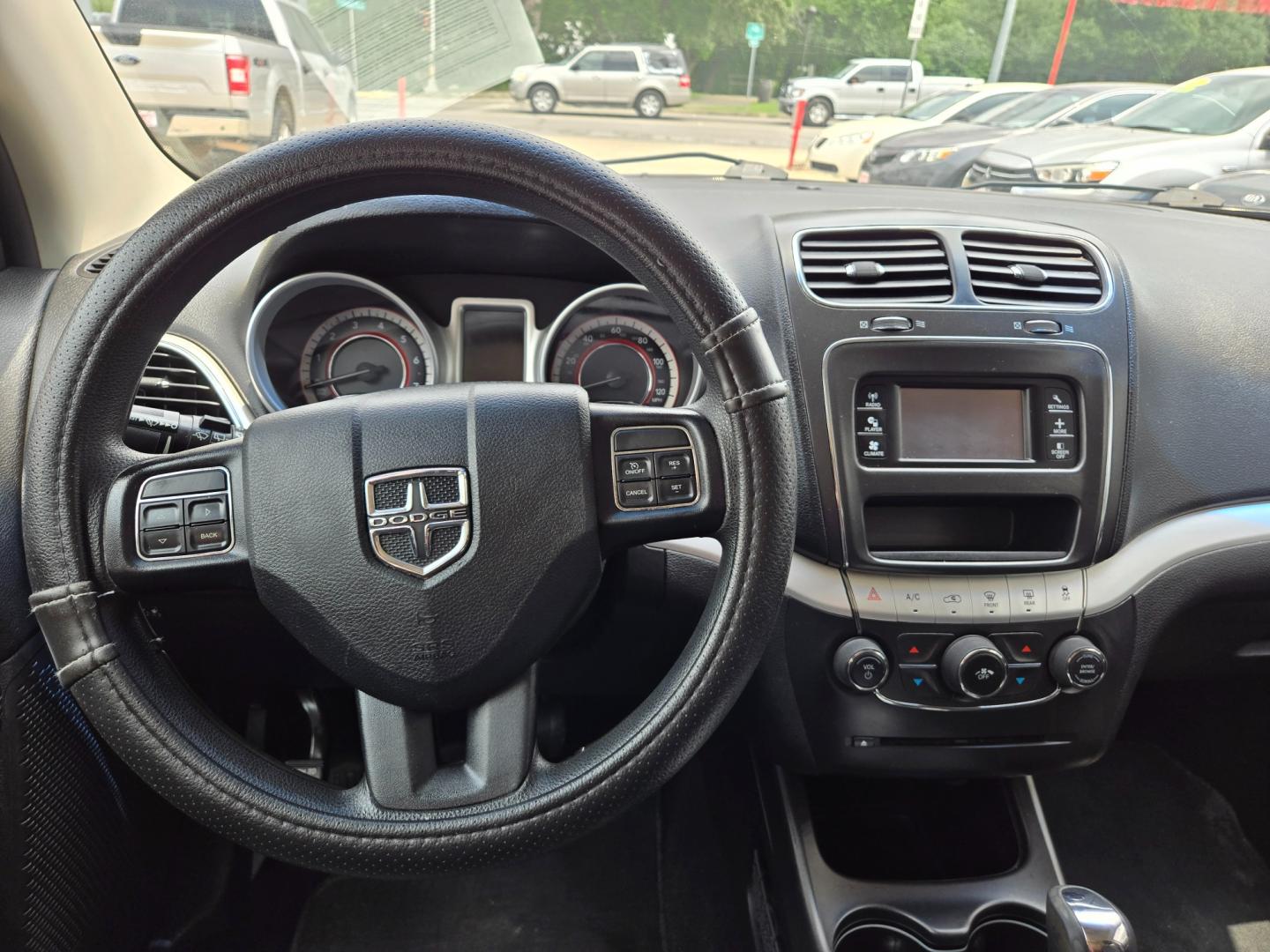 2014 GRAY Dodge Journey SXT (3C4PDCBGXET) with an 3.6L V6 DOHC 24V engine, 6-Speed Automatic transmission, located at 503 West Court, Seguin, TX, 78155, (830) 379-3373, 29.568621, -97.969803 - Photo#5